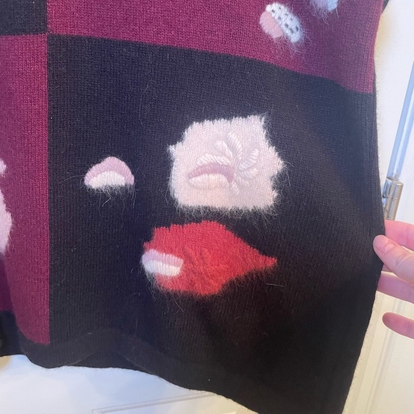 Vintage Red and Black Crew Neck Sweater with Unique Design - Picture 5 of 8